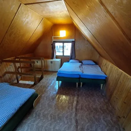 Kemp U Jezera ホテル *